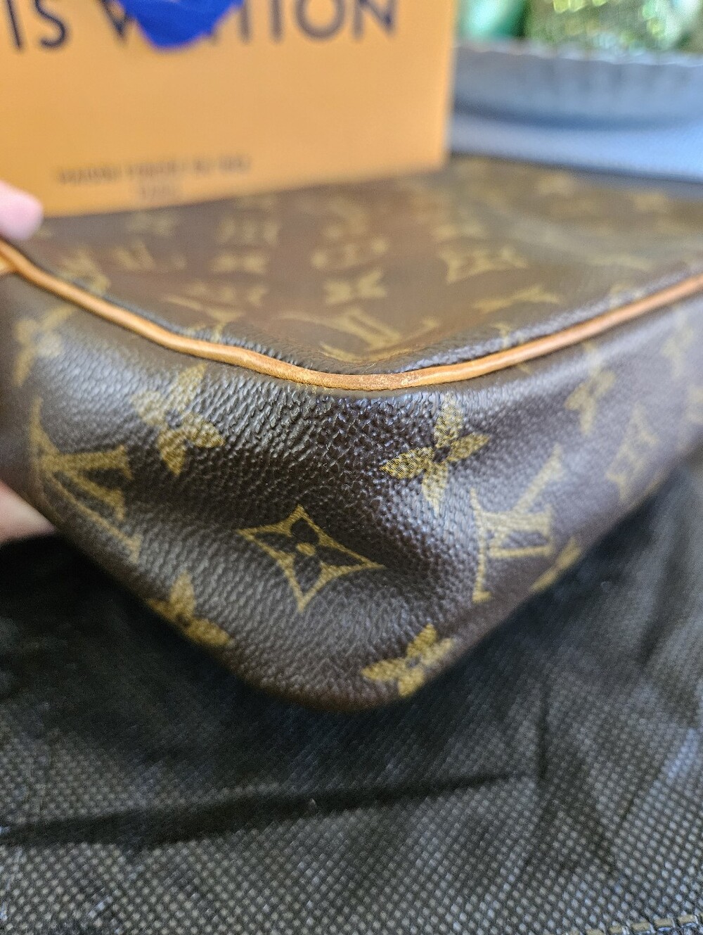 Louis Vuitton Monogram Compiegne 23 Clutch Bag Unisex - Picture 10 of 12